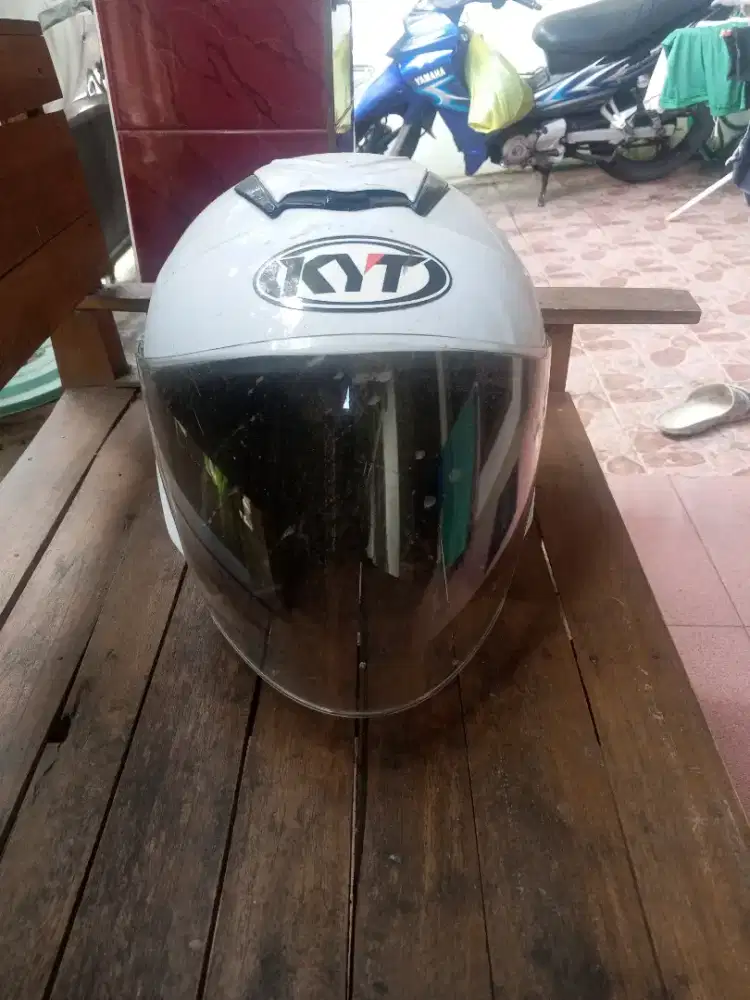 Helm masih bagus minus