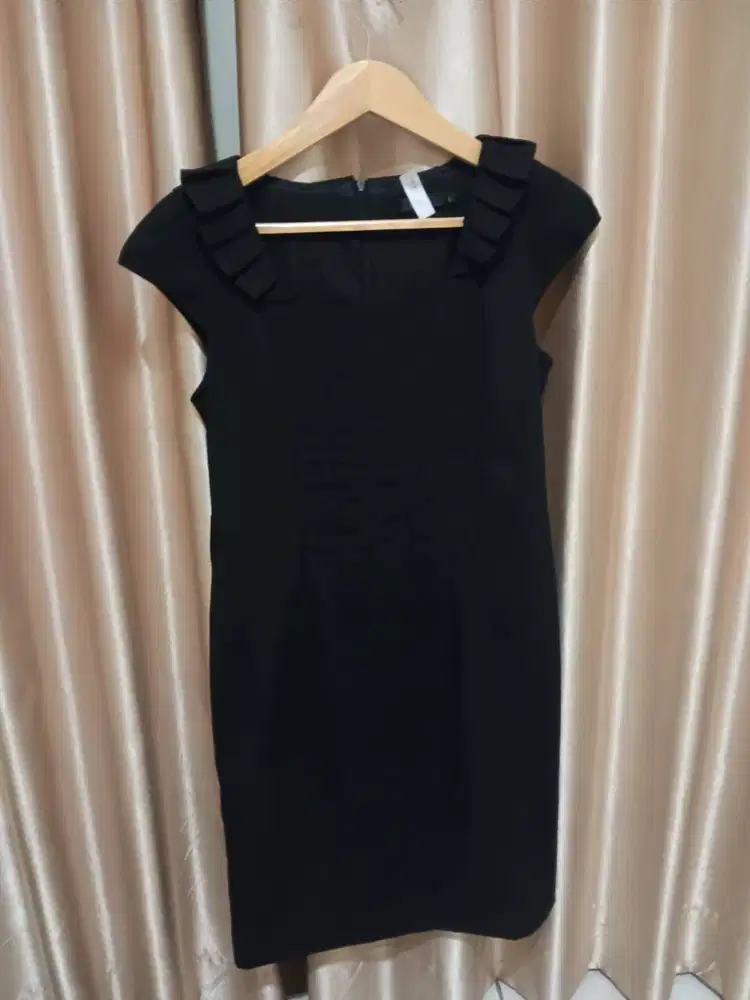 Dress hitam renda