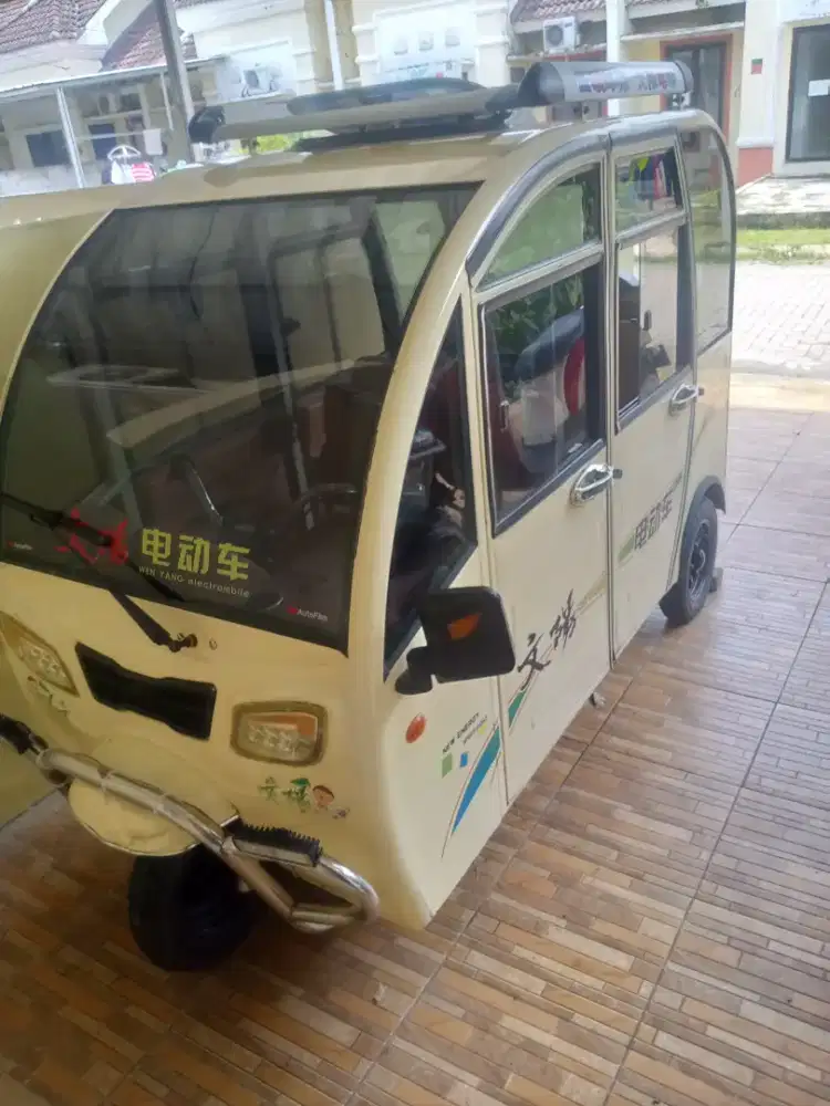 Bajay listrik roda tiga