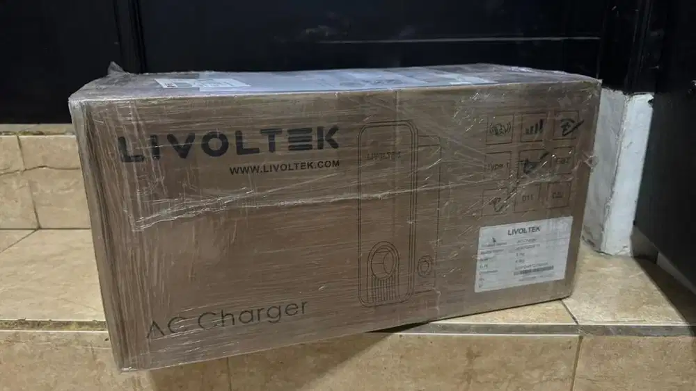 Wall Charger EV: Livoltek Smart EV Charger 7.3kW 1 Phase