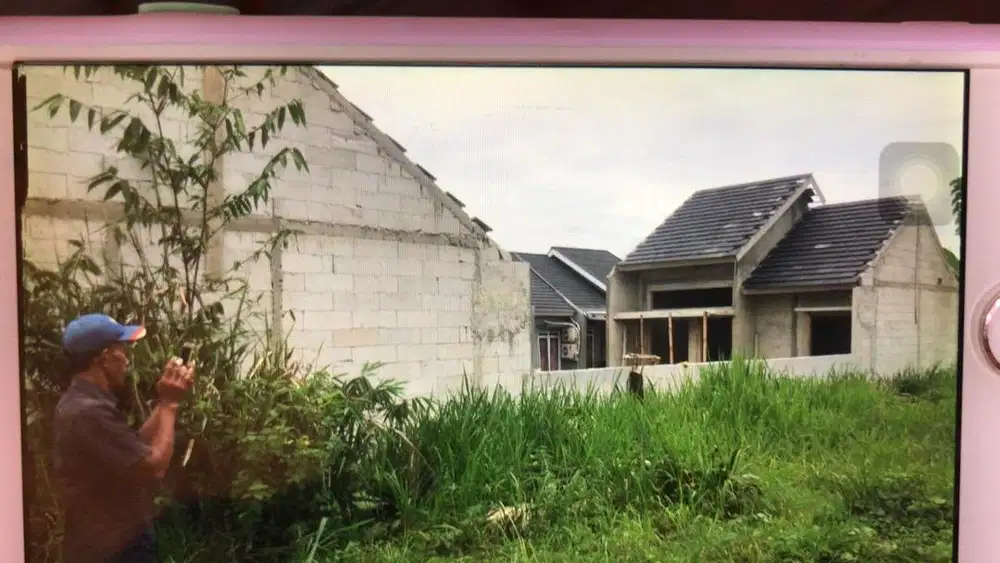 Tanah Diantara Komplek