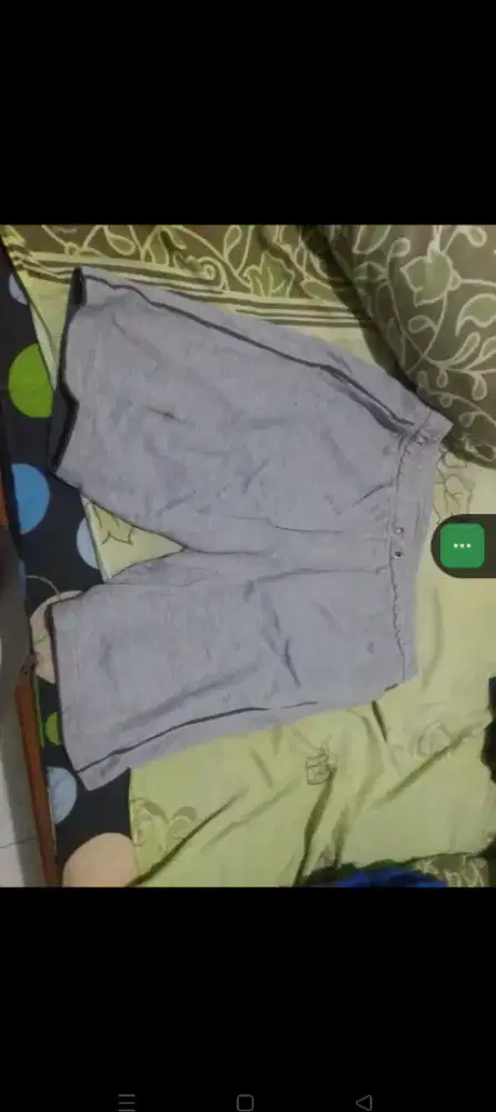 Baju dan celana bekas