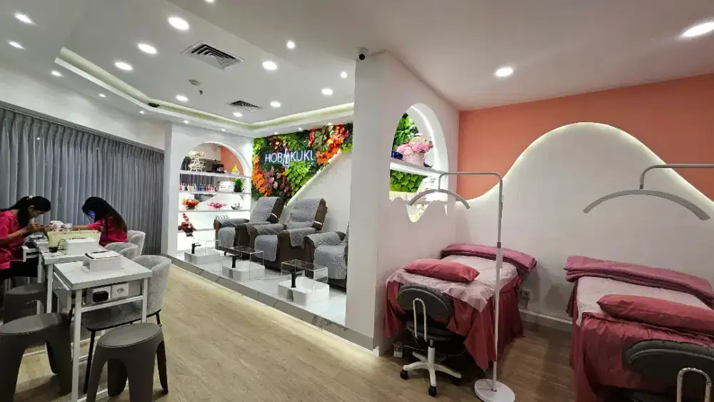 Loker Nail Arts Therapist