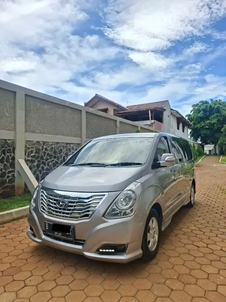 (Harga Cash) Hyundai H1 XG Diesel AT NIK 2017 Abu abu