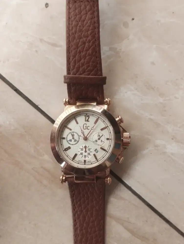 Jam tangan Guci