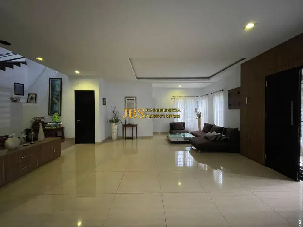 DIJUAL CEPAT! Rumah Hook 3 Tingkat di Komplek Royal Sumatera Cluster Topaz