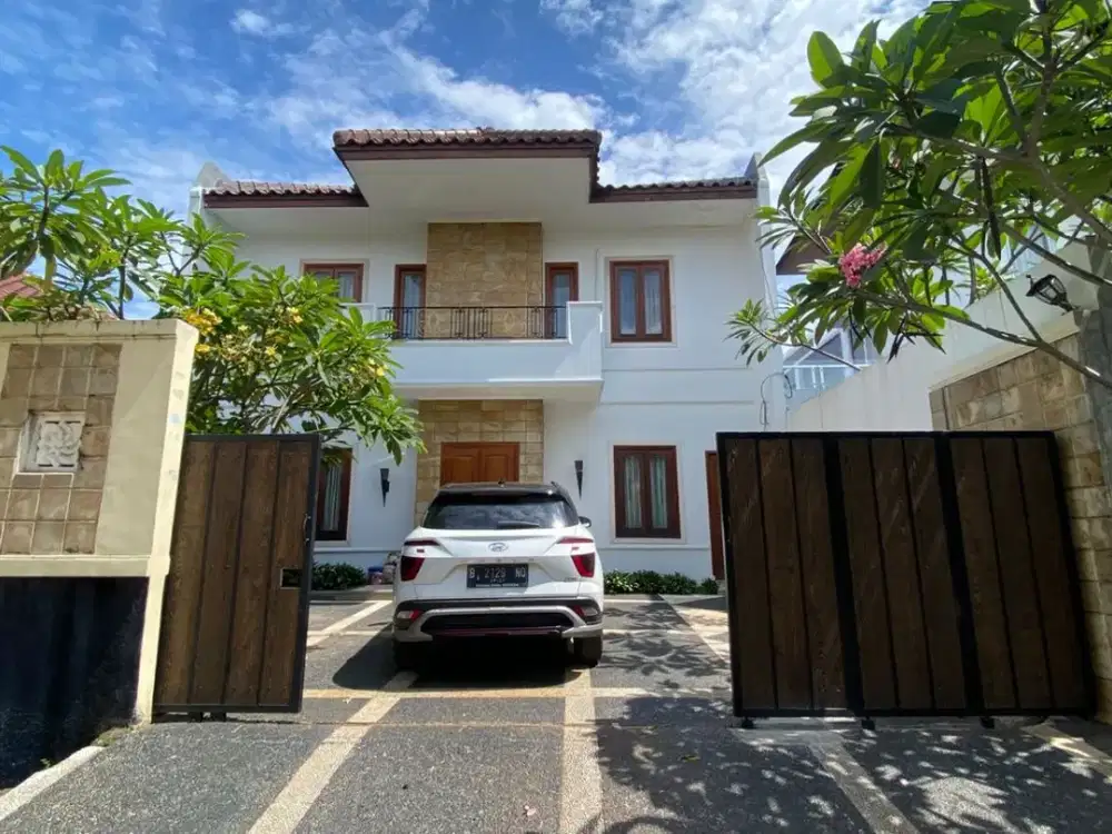 Dijual Rumah Tinggal + Kostan Full Renov Semi Furnished di Meruya Utara