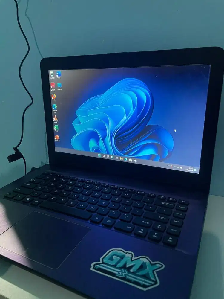 Laptop assus x441B ram 4/256gb ssd  . Os windows 11