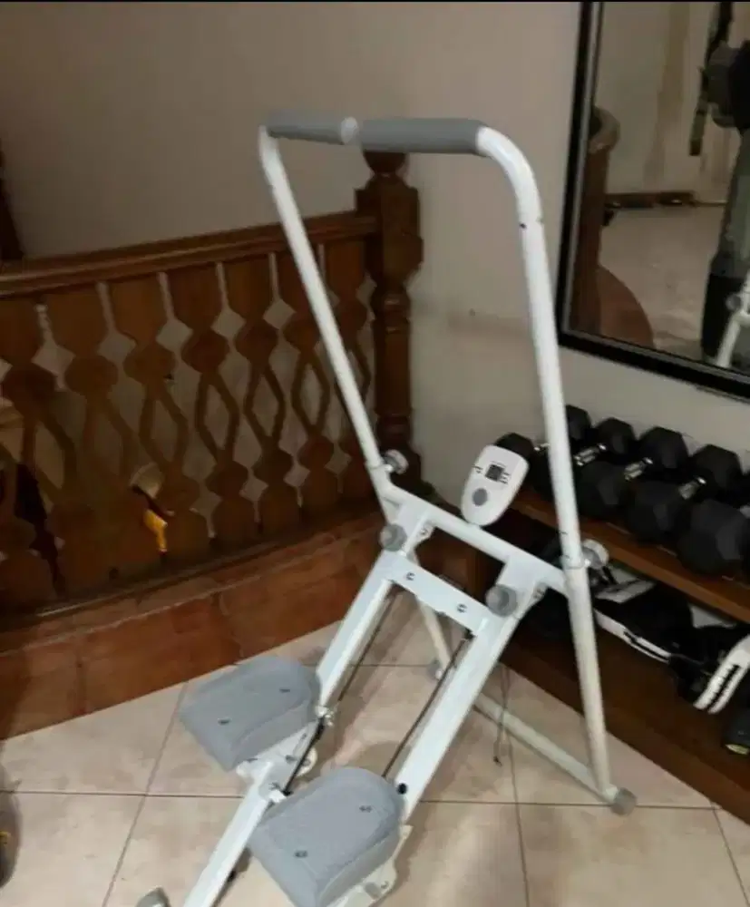 Mesin Panjat Steper Tangga Alat Olahraga Kebugaran Second Like New