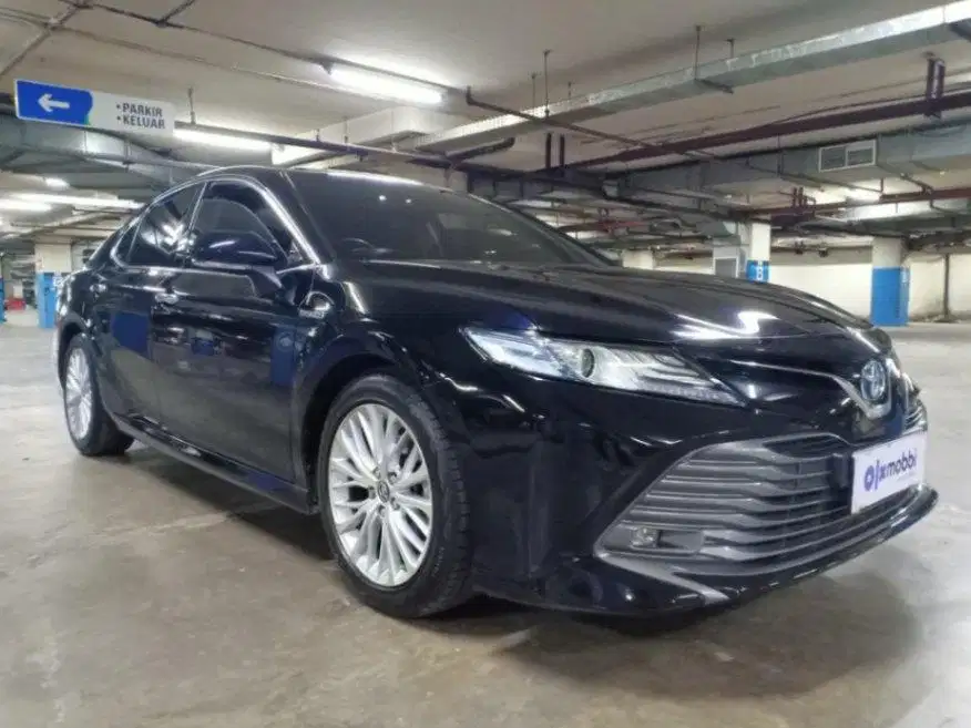 MOBIL PILIHAN Toyota Camry 2.5 Hybrid-AT 2019 2PM B