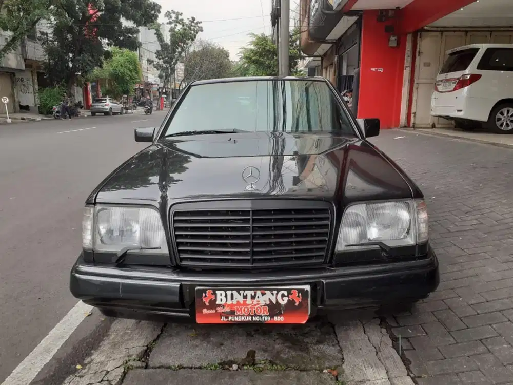 MERCY E320 AT 1995 BLACK / MODEL THN 1996 (BINTANG MOTOR)