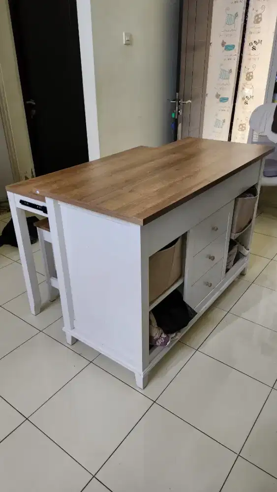 Meja Makan Kayu Minimalis dari Dekoruma