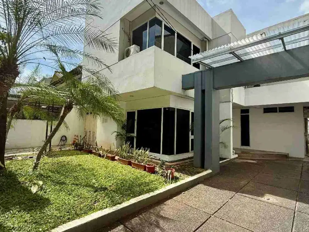 Senopati Kebayoran Baru Modern Minimalist House  Lokasi Strategis