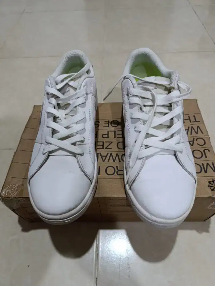 Sepatu putih sz42 lengkap