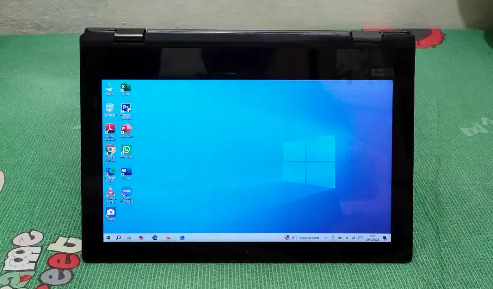 Lenovo yoga 330 touchflip360 Intel n4000/4/128 batre awet 4jam nominus