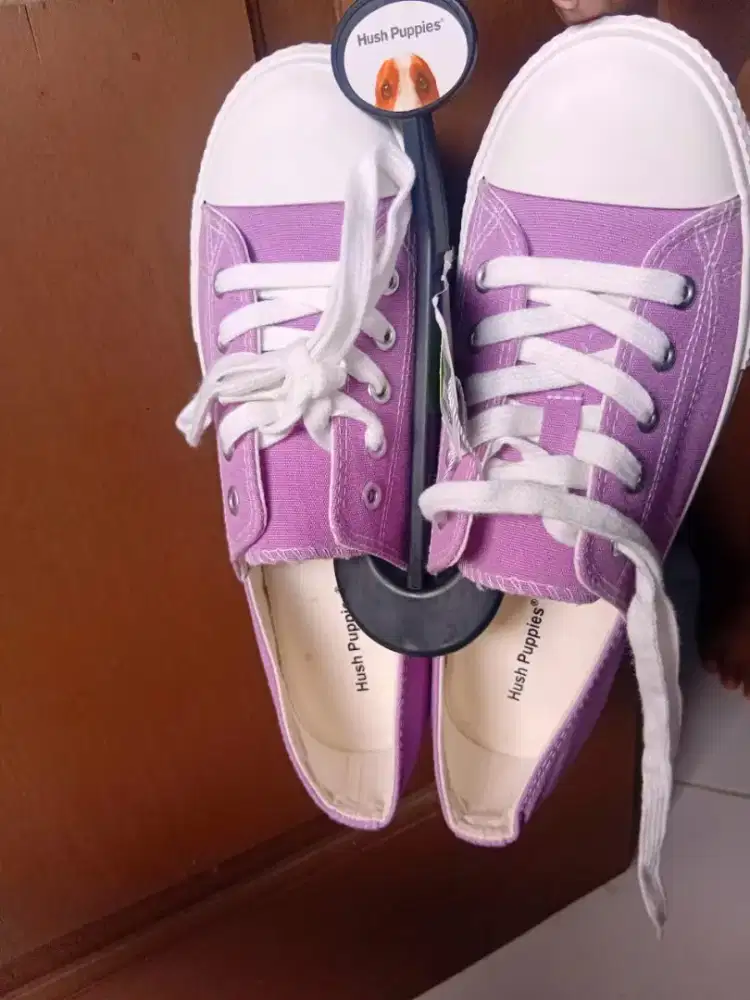 Sepatu sneakers wanita
