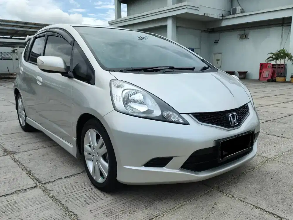 DP 8 Jt HONDA JAZZ RS AT 2011