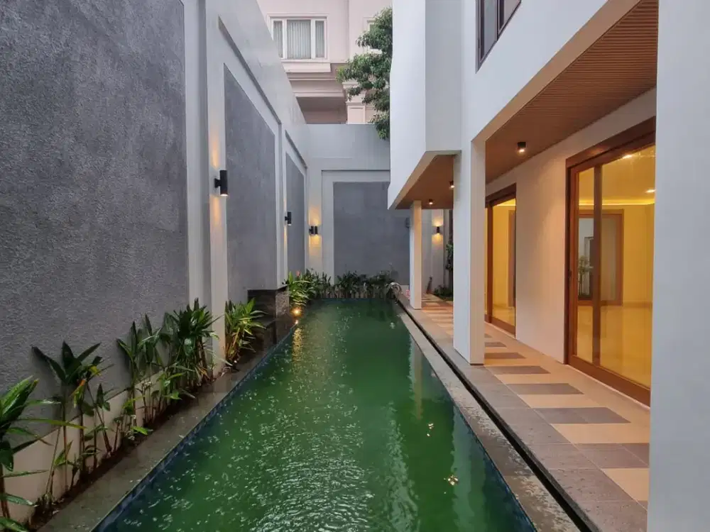 Disewakan Rumah Mewah 5BR dengan Taman dan Pool (Luas Tanah 397m2) - Lokasi Pondok Indah, Jakarta Selatan