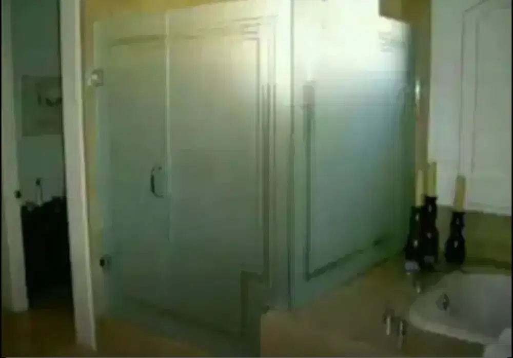 Lihat pesona kamarmandi yg pasangstikersanblaskaca film kmrmandi indah