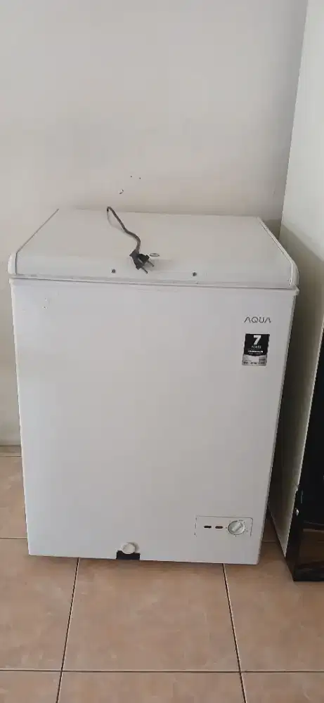 Frezer Box Merek Aqua