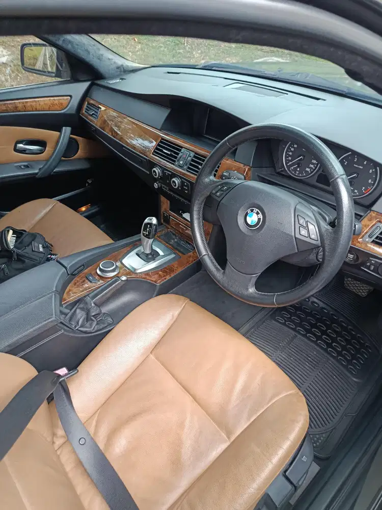 BMW 523i 2009 Bensin