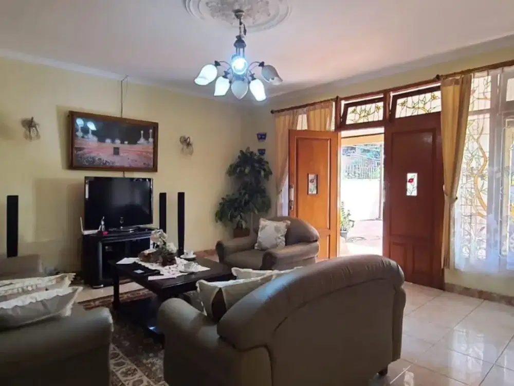 Rumah Polonia Cipinang Cempedak : 1.5 Lt, LT 277 m2, Jual Cepat Murah