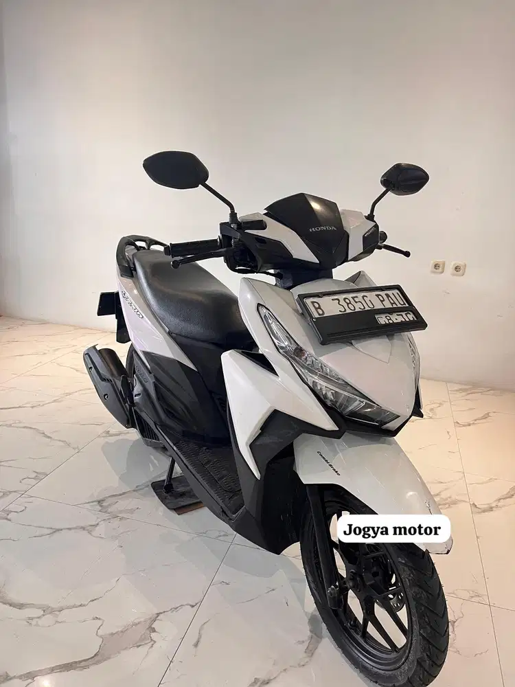 (B) Honda Vario 125 iss tahun 2015