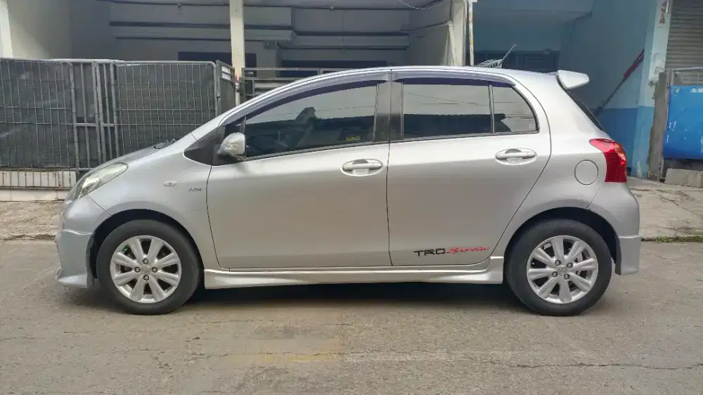 Yaris type J 2012 manual