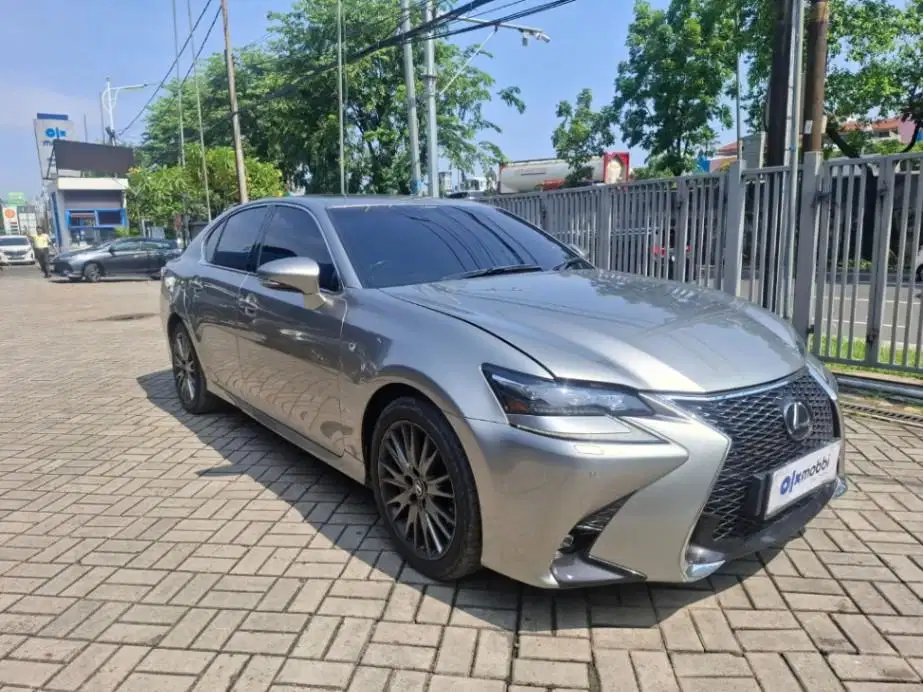 LOW DP Lexus GS300 2.0 F-Sport Bensin-AT 2018 SMI