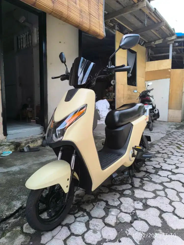 SEPEDA LISTRIK UWINFLY SECOND (BATERAI BARU SEGEL DUS)