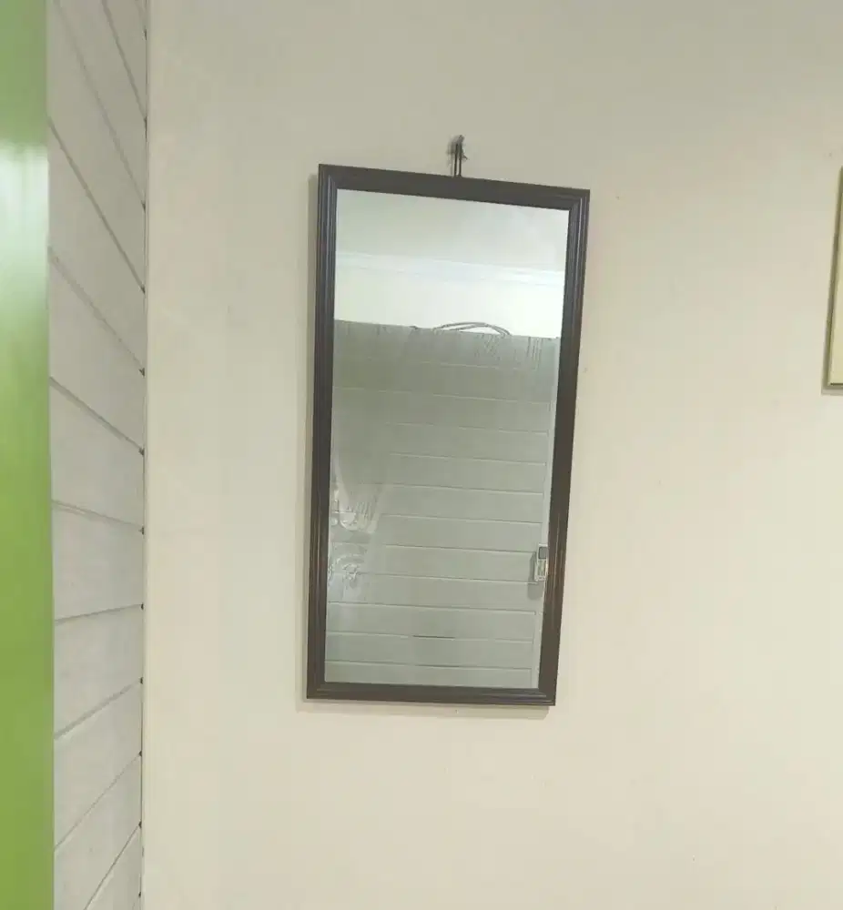 Informa kaca/cermin gantung untuk usaha salon, klinik kecantikan, rmh