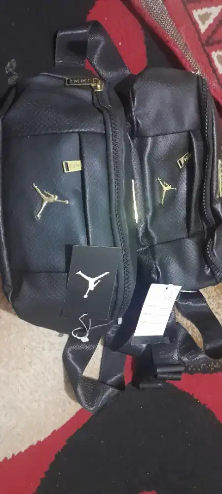 Clutch, waist bag, dompet pria