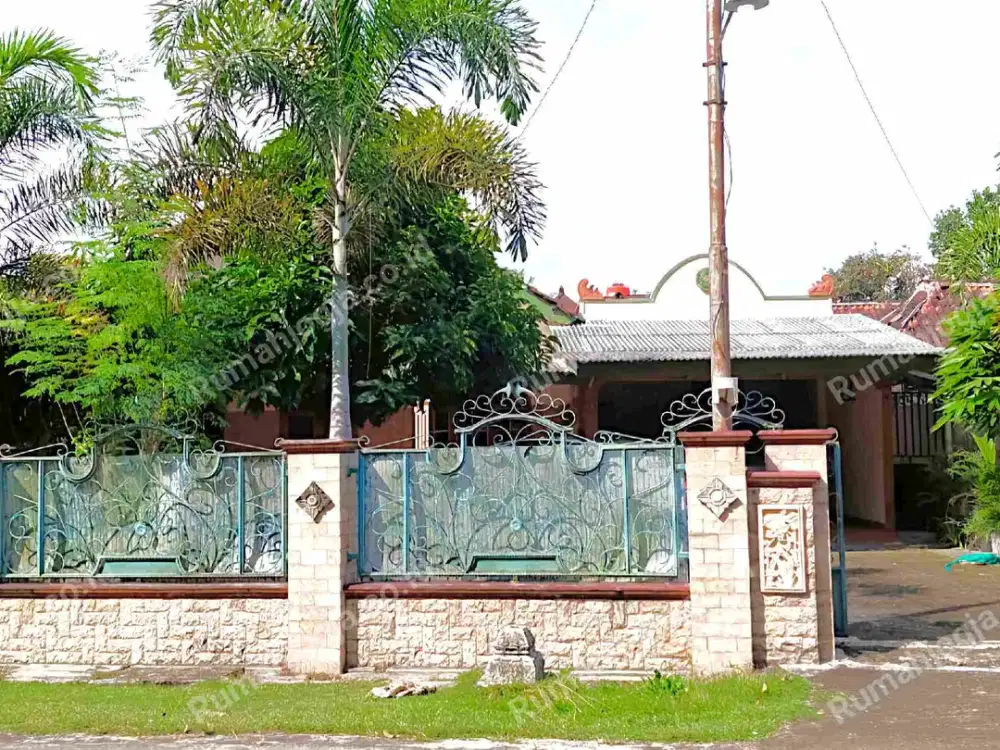 rumah besar lingkungan strategis area resto bale roso godean