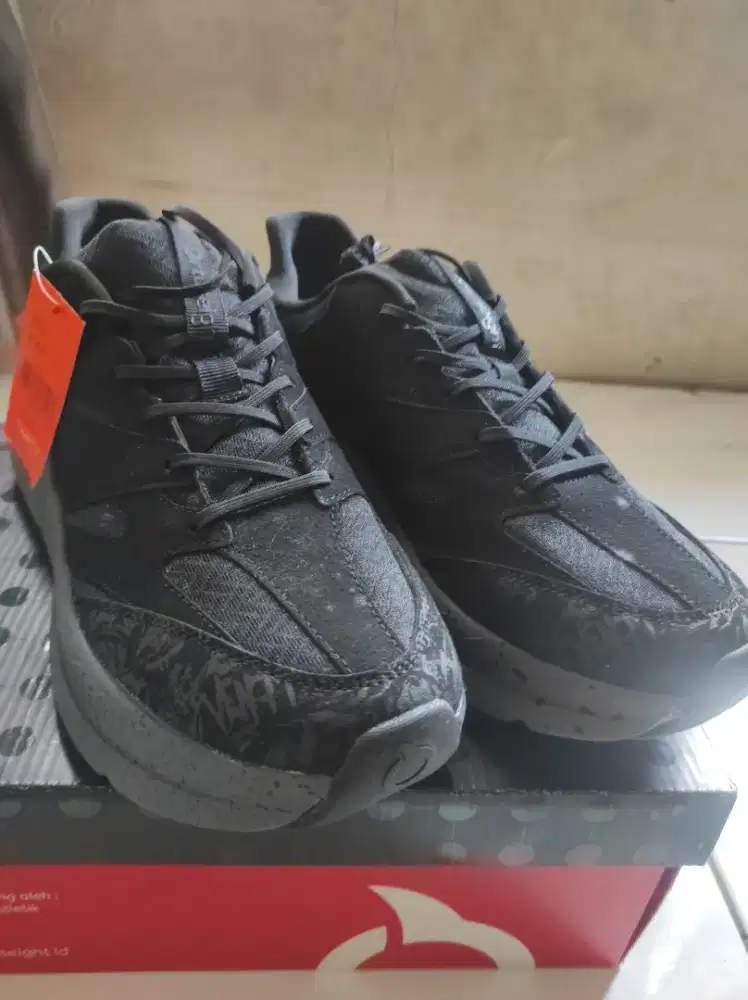 Sepatu Lari Ortuseight marvel edition