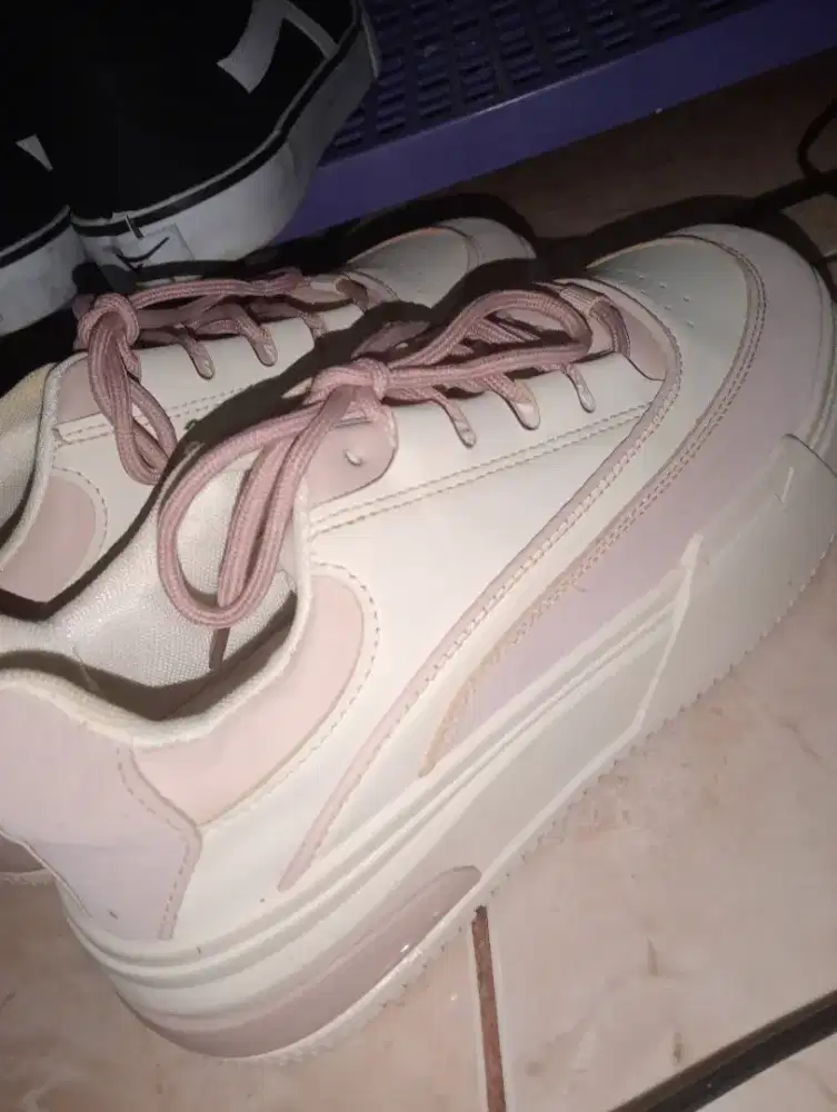 Sepatu pvn  pink putih
