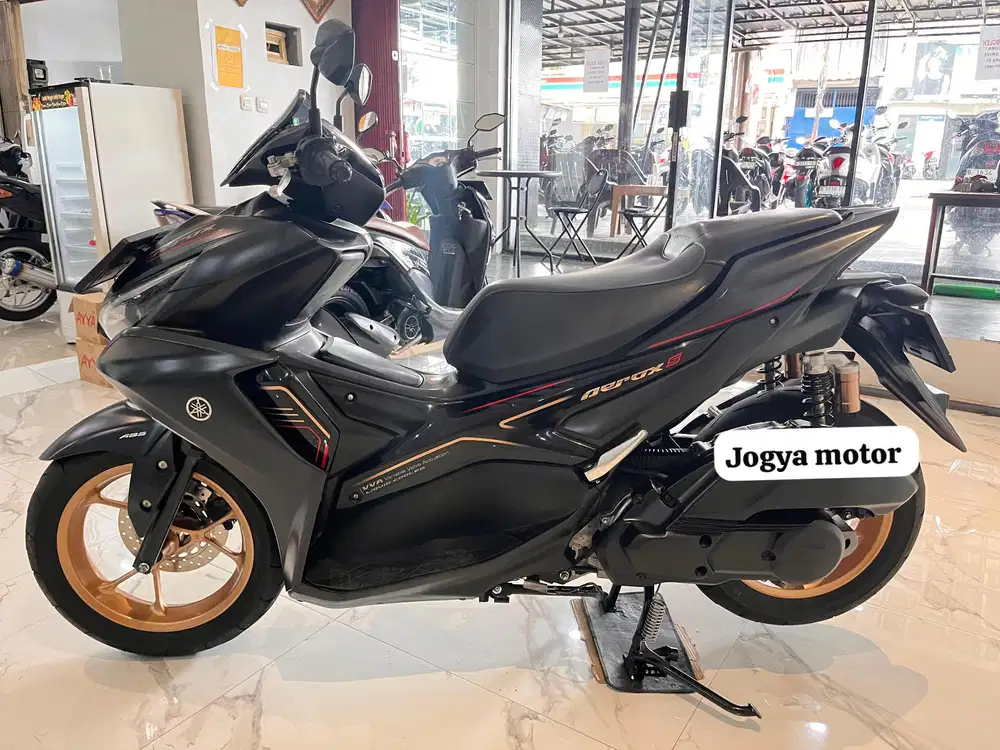 (B) Yamaha aerox connected abs 2024