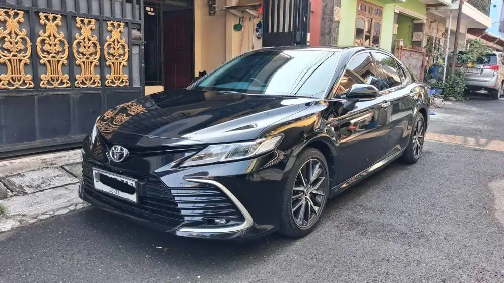 Camry 2023 2.5V Hitam