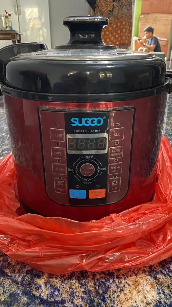 Dijual rice cooker dan pressure cooker merek Suggo