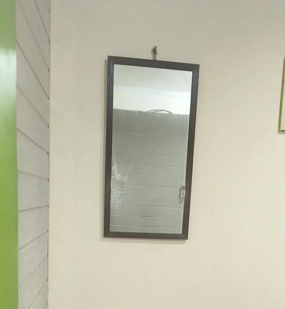 Informa kaca/cermin gantung estetik
Untuk salon, klinik kecantikan