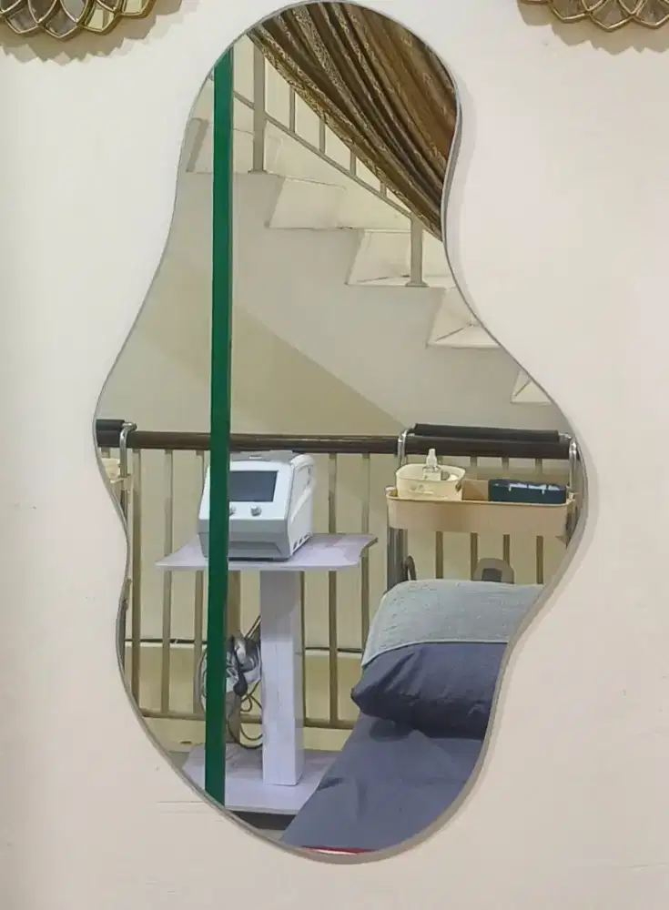 kaca/cermin gantung estetik untuk salon, klinik kecantikan, rumah