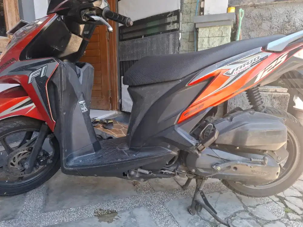 Vario 125 ijeksi merah maron