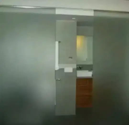 Sticker kaca film buram sandblast stiker sekat ruangan kaca film hotel