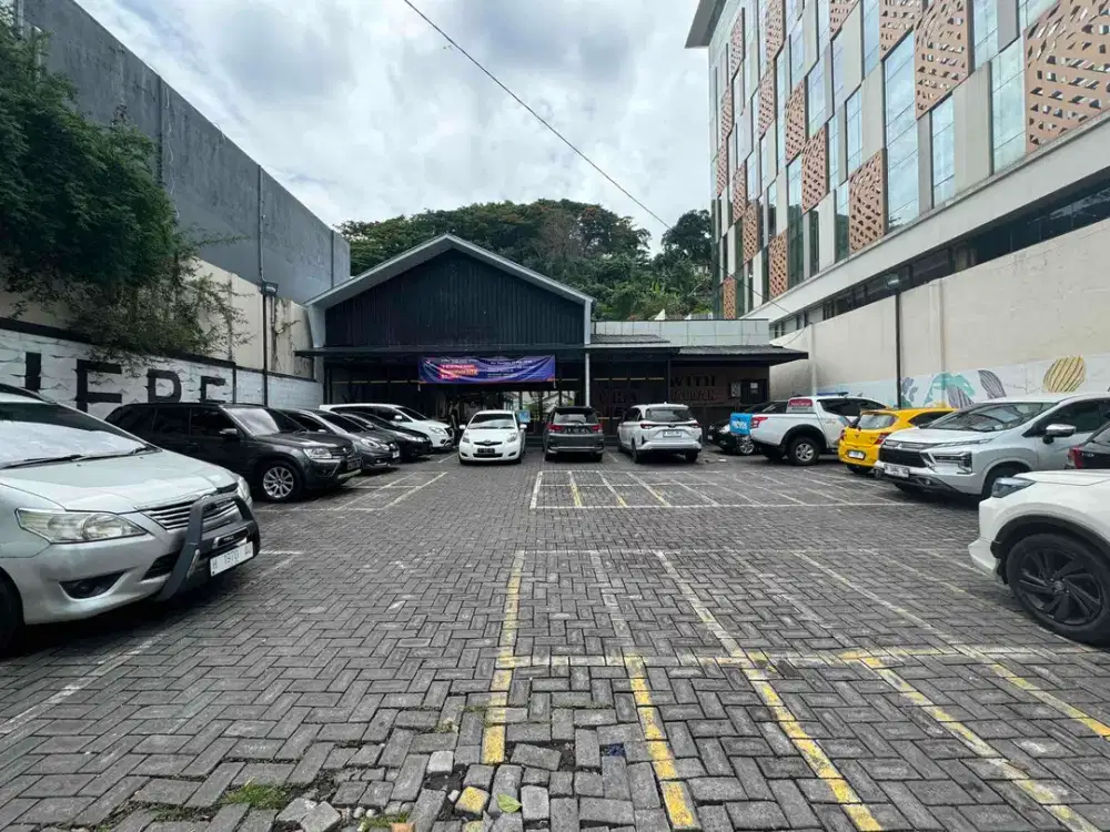 DISEWAKAN TEMPAT USAHA LUAS DI TENGAH KOTA