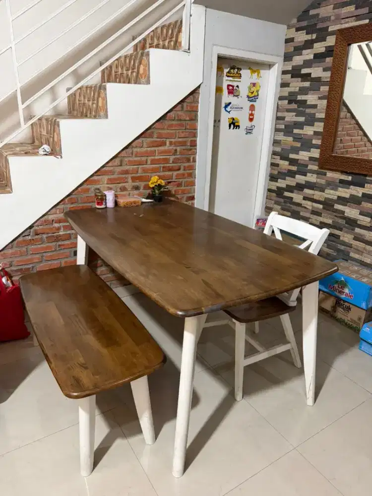 meja makan siap pakai