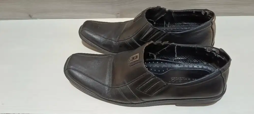 Sepatu kulit asli merk Davynelo seiken minus tapak krn pemakaian 20k