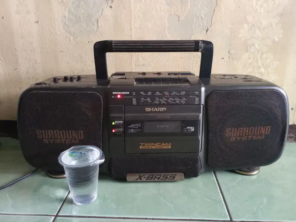 Radio,tape,line in/Aux Sharp twincam x-bas