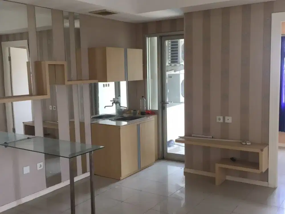 ready disewakan 2bedrooms,semifurnished,ada AC 2 dan kitchen set,lantai tengah,view city,luas 42