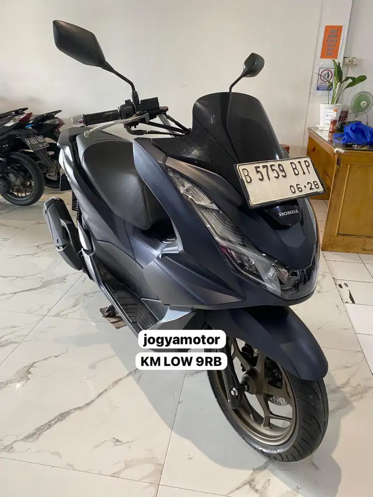 (B) Honda PCX 160 abs 2023