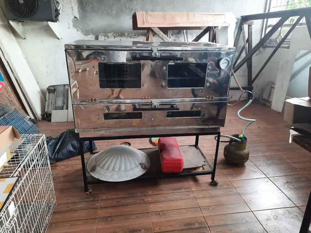 Oven besar untuk buuat kue dan makanan lainnya