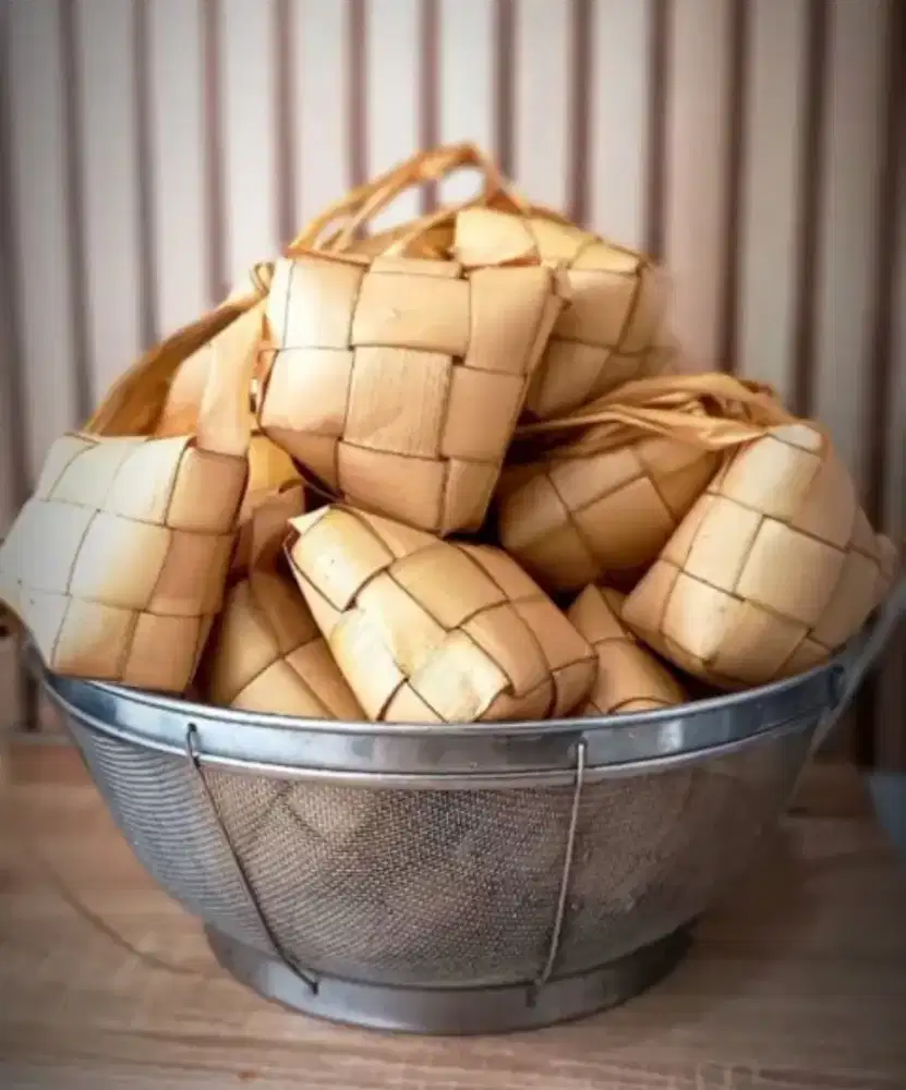 Terima Pesanan Ketupat & Lontong Besek.